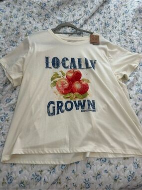 Eddie Bauer Cream Short-Sleeve Tee with Red Apple Graphic